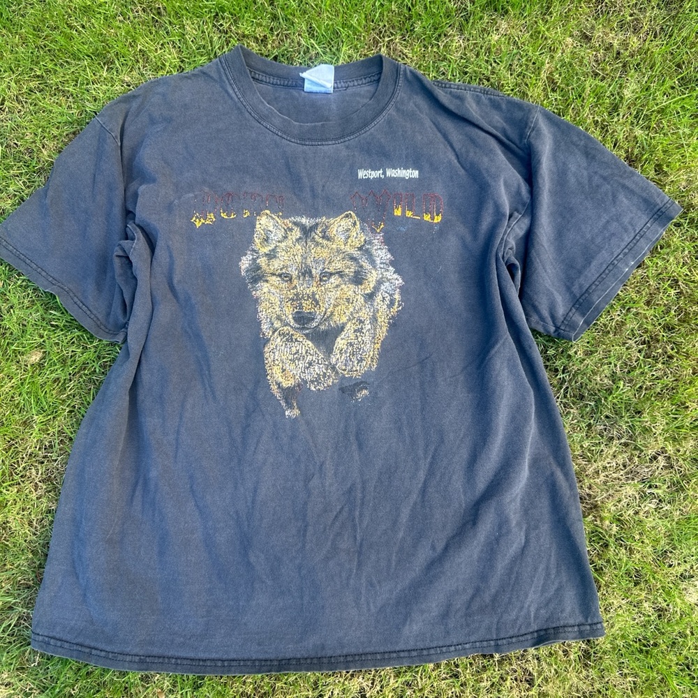 Heavyweight Gray Wolf Graphic T-Shirt
